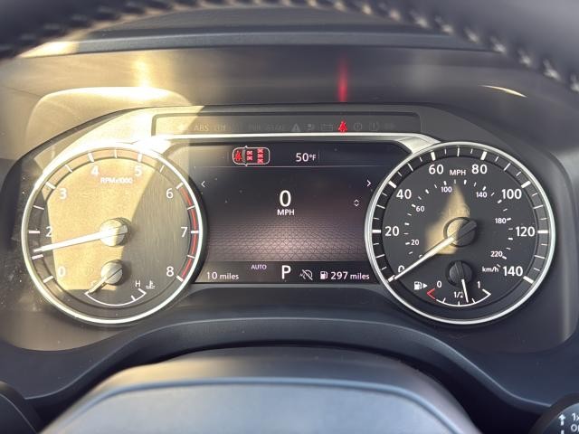 Nissan Rogue Vehicle Full-screen Gallery Image 12