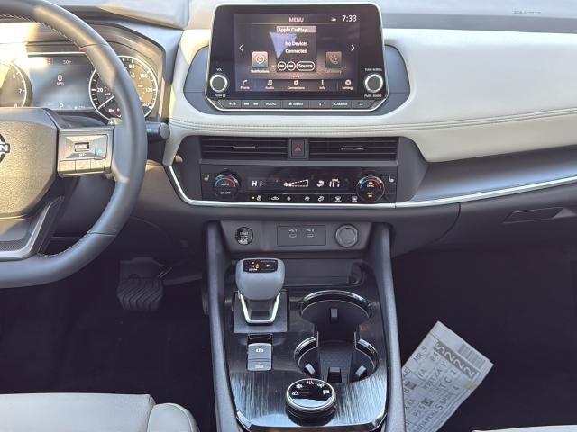 Nissan Rogue Vehicle Full-screen Gallery Image 20