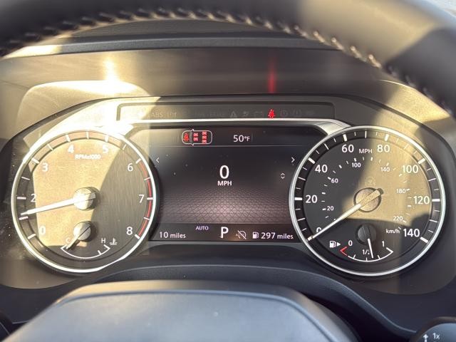 Nissan Rogue Vehicle Full-screen Gallery Image 23