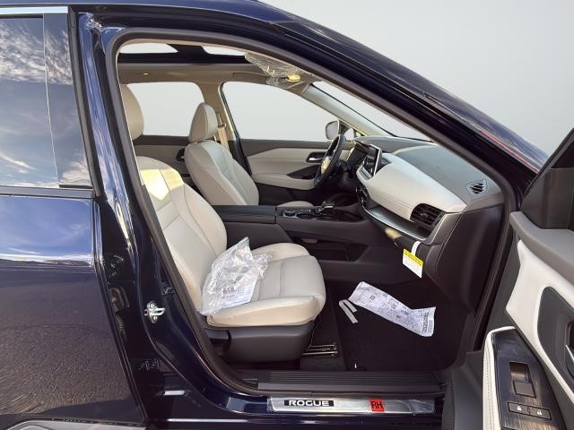 Nissan Rogue Vehicle Full-screen Gallery Image 26