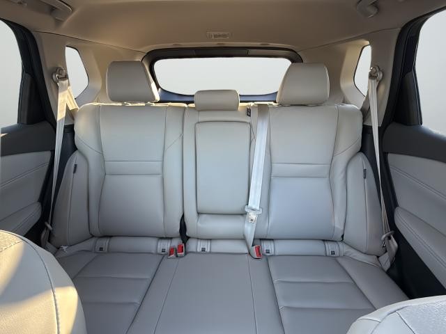 Nissan Rogue Vehicle Full-screen Gallery Image 34