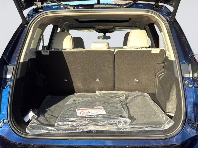 Nissan Rogue Vehicle Full-screen Gallery Image 35