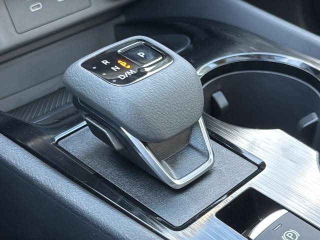 Nissan Rogue Vehicle Full-screen Gallery Image 37