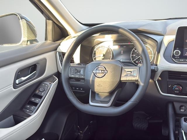 Nissan Rogue Vehicle Full-screen Gallery Image 38