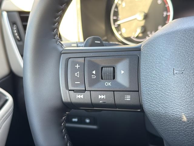 Nissan Rogue Vehicle Full-screen Gallery Image 39