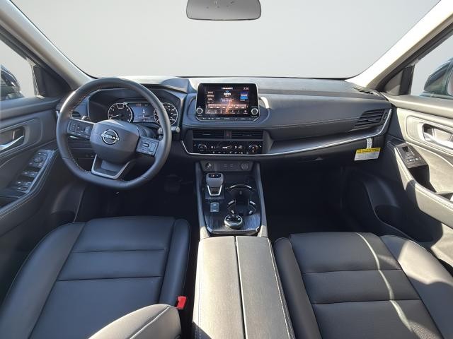 Nissan Rogue Vehicle Full-screen Gallery Image 9