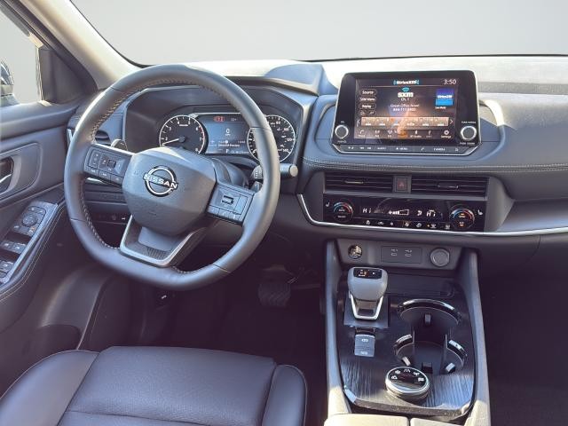 Nissan Rogue Vehicle Full-screen Gallery Image 11