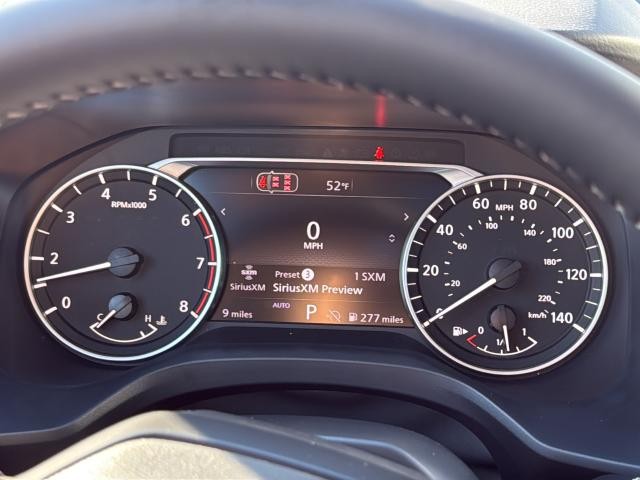 Nissan Rogue Vehicle Full-screen Gallery Image 12