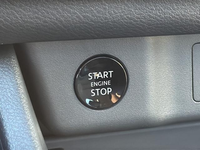 Nissan Rogue Vehicle Full-screen Gallery Image 13