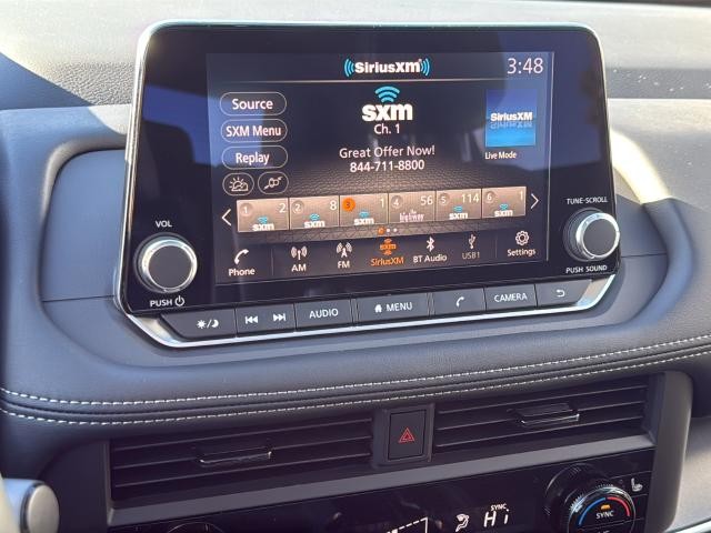 Nissan Rogue Vehicle Full-screen Gallery Image 14
