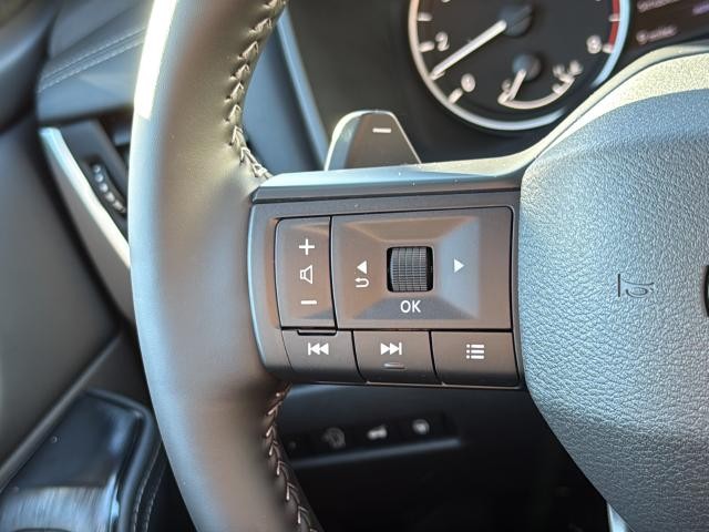 Nissan Rogue Vehicle Full-screen Gallery Image 16