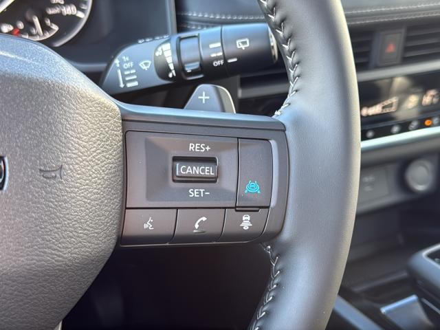 Nissan Rogue Vehicle Full-screen Gallery Image 17