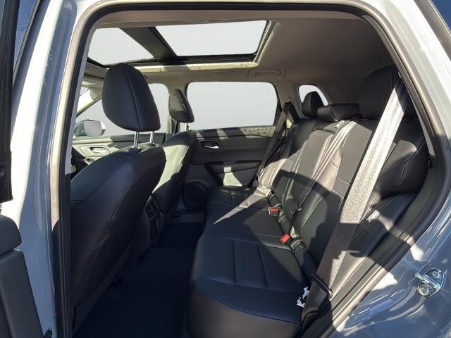 Nissan Rogue Vehicle Full-screen Gallery Image 27