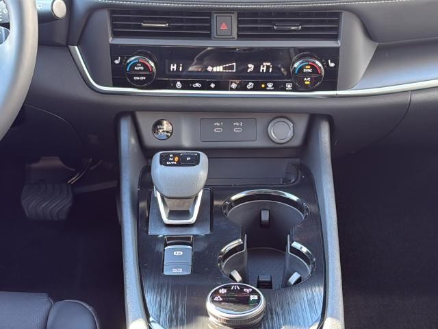 Nissan Rogue Vehicle Full-screen Gallery Image 29