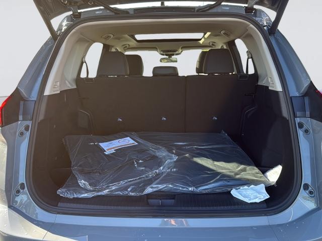Nissan Rogue Vehicle Full-screen Gallery Image 32