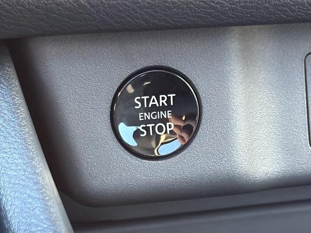 Nissan Rogue Vehicle Full-screen Gallery Image 33