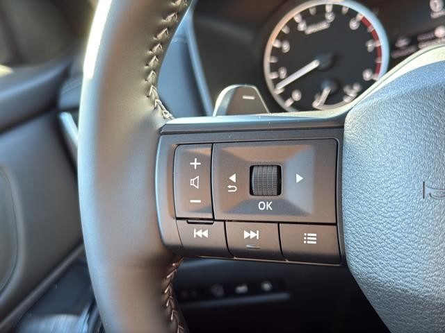 Nissan Rogue Vehicle Full-screen Gallery Image 39