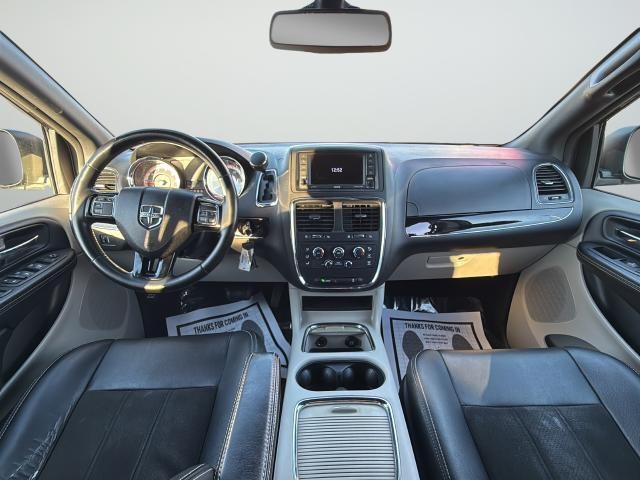 Dodge Grand Caravan Vehicle Full-screen Gallery Image 09