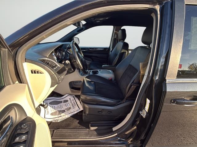 Dodge Grand Caravan Vehicle Full-screen Gallery Image 10