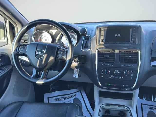 Dodge Grand Caravan Vehicle Full-screen Gallery Image 11