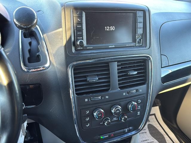 Dodge Grand Caravan Vehicle Full-screen Gallery Image 14