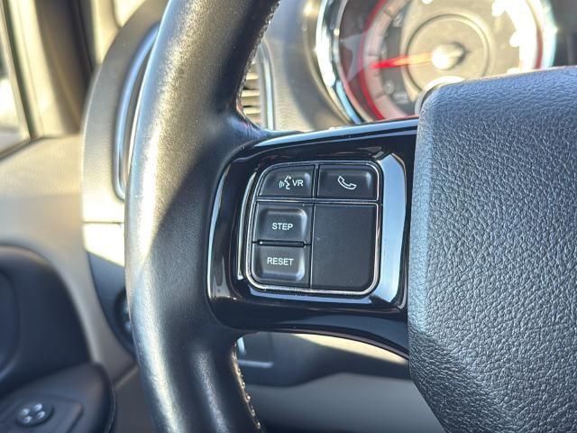 Dodge Grand Caravan Vehicle Full-screen Gallery Image 16