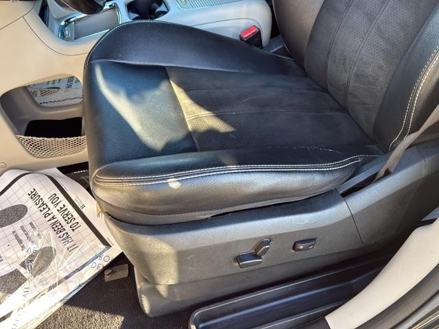 Dodge Grand Caravan Vehicle Full-screen Gallery Image 18