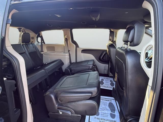 Dodge Grand Caravan Vehicle Full-screen Gallery Image 25