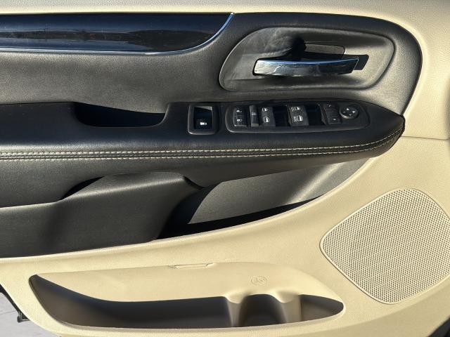 Dodge Grand Caravan Vehicle Full-screen Gallery Image 30