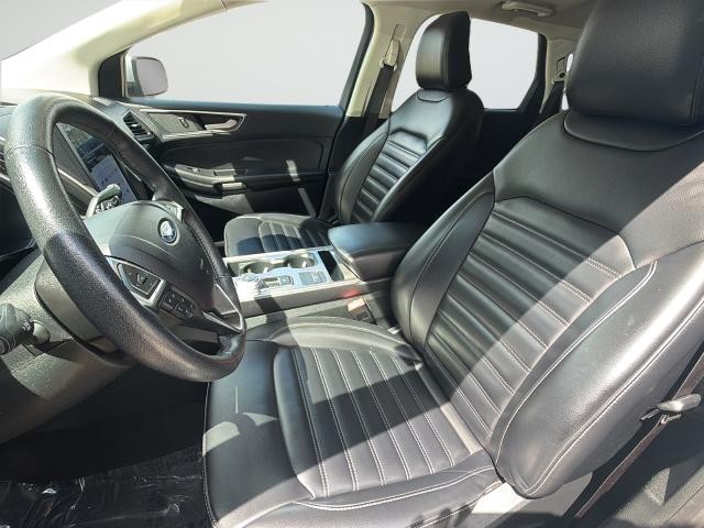 Ford Edge Vehicle Full-screen Gallery Image 10