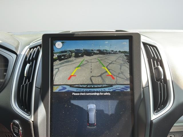 Ford Edge Vehicle Full-screen Gallery Image 15