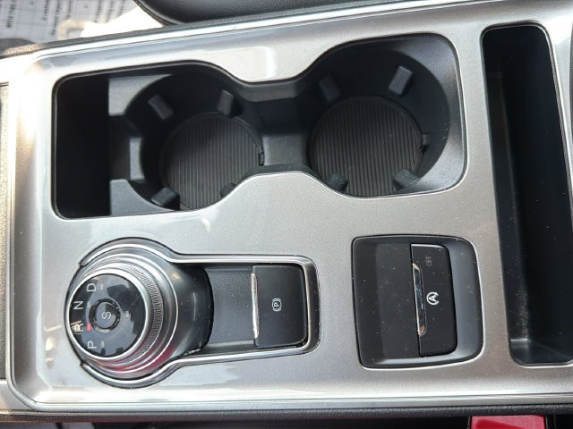 Ford Edge Vehicle Full-screen Gallery Image 20
