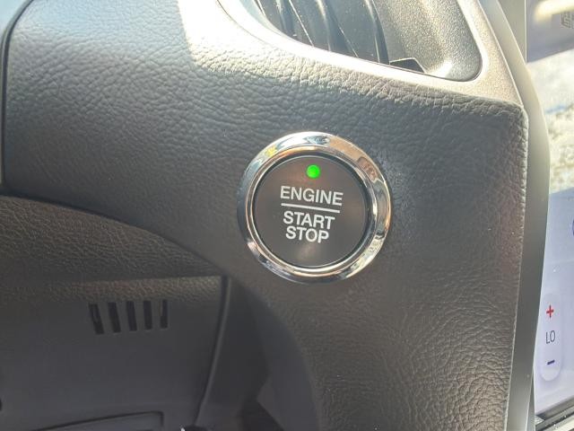 Ford Edge Vehicle Full-screen Gallery Image 24