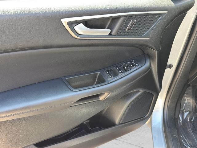 Ford Edge Vehicle Full-screen Gallery Image 26