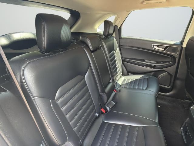 Ford Edge Vehicle Full-screen Gallery Image 28