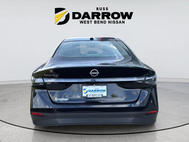 Nissan Sentra Vehicle Full-screen Gallery Image 4