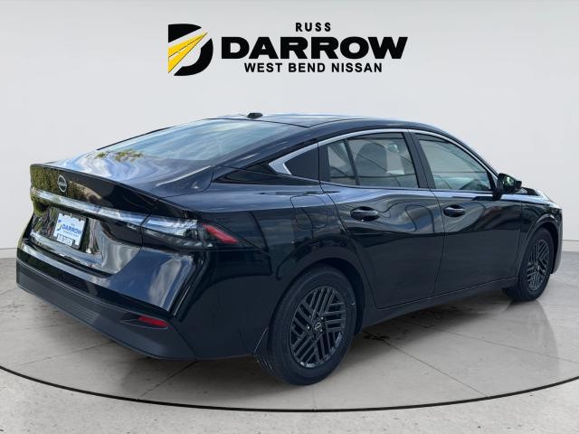 Nissan Sentra Vehicle Full-screen Gallery Image 5
