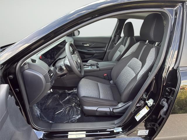 Nissan Sentra Vehicle Full-screen Gallery Image 10
