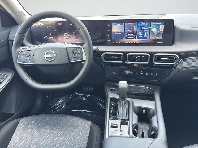 Nissan Sentra Vehicle Full-screen Gallery Image 11