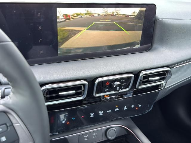 Nissan Sentra Vehicle Full-screen Gallery Image 15