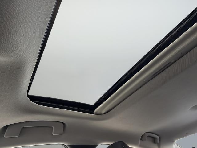 Nissan Sentra Vehicle Full-screen Gallery Image 19