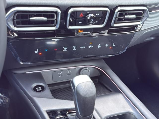 Nissan Sentra Vehicle Full-screen Gallery Image 21