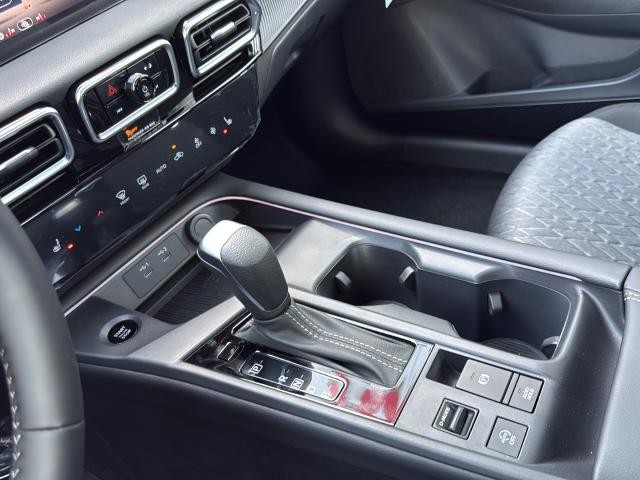 Nissan Sentra Vehicle Full-screen Gallery Image 22
