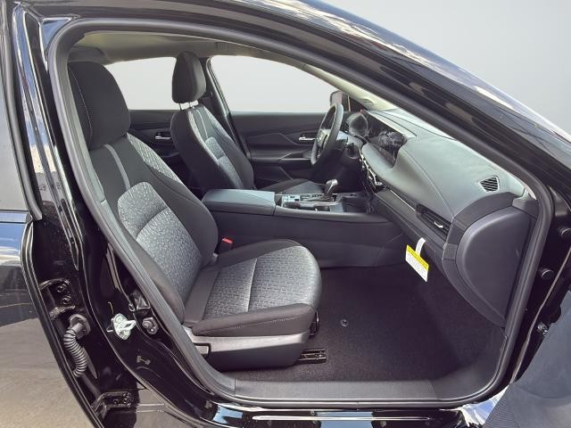 Nissan Sentra Vehicle Full-screen Gallery Image 26
