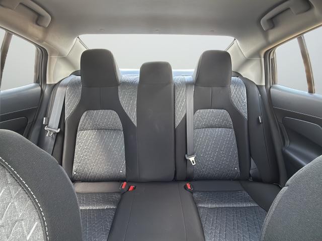 Nissan Sentra Vehicle Full-screen Gallery Image 29