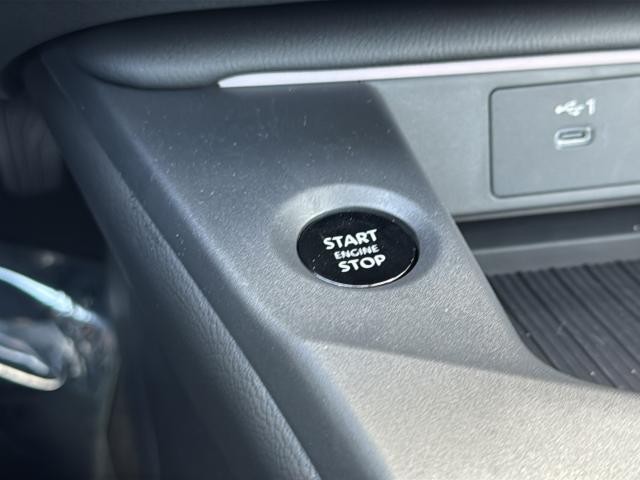 Nissan Sentra Vehicle Full-screen Gallery Image 30