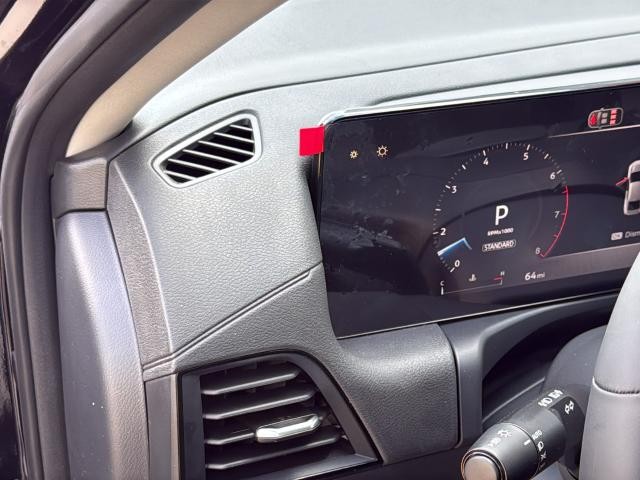 Nissan Sentra Vehicle Full-screen Gallery Image 32