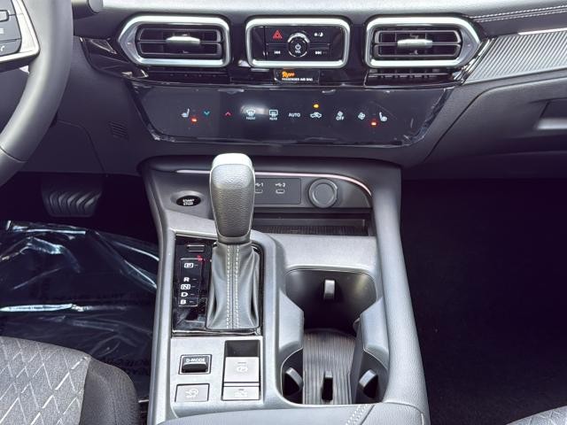 Nissan Sentra Vehicle Full-screen Gallery Image 33
