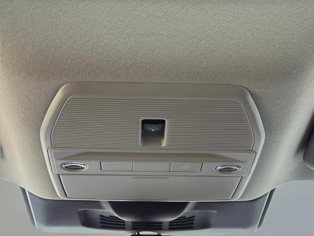 Nissan Sentra Vehicle Full-screen Gallery Image 36