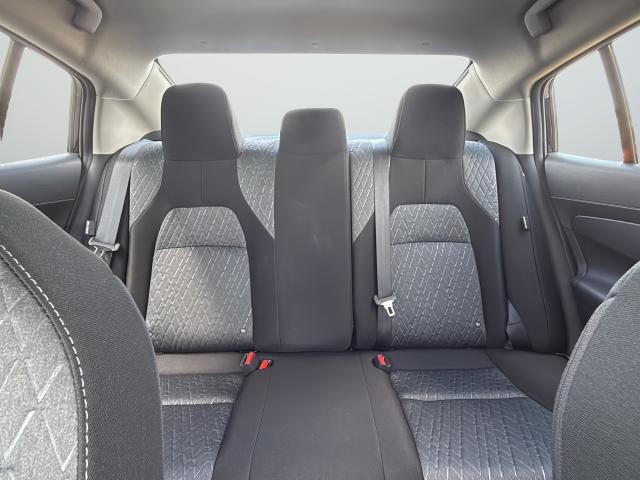 Nissan Sentra Vehicle Full-screen Gallery Image 40